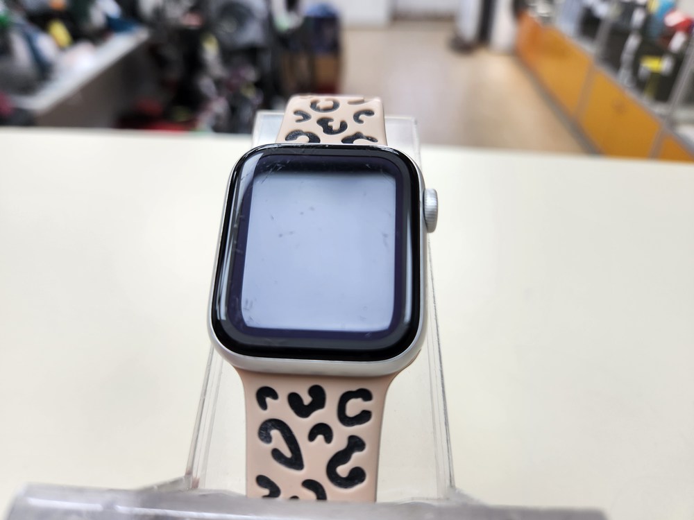 Смарт-часы Apple Watch Series 6 40mm