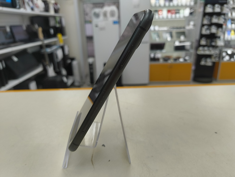 Смартфон Apple iPhone 11 64Gb