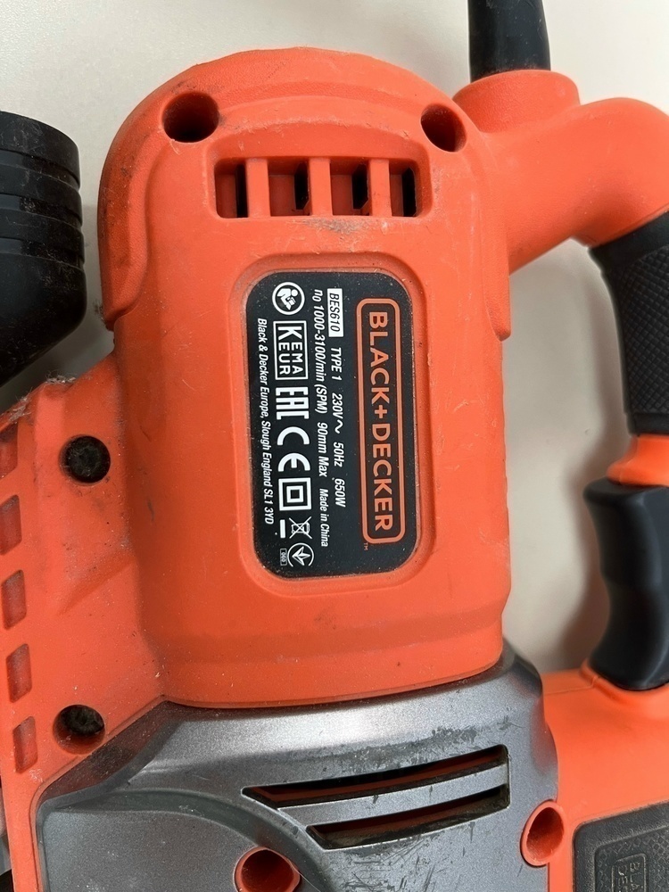 Лобзик Black & Decker BES610;