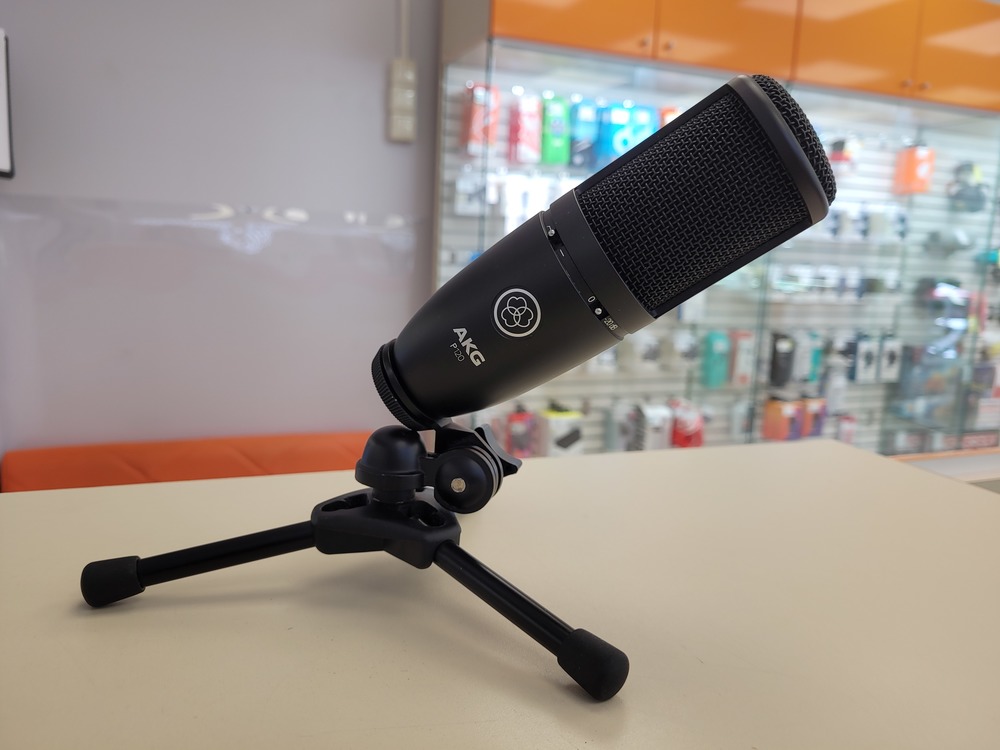 Микрофон AKG P120;