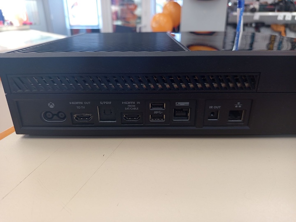 Игровая приставка Xbox One 500Gb Игровая приставка Xbox One 500Gb