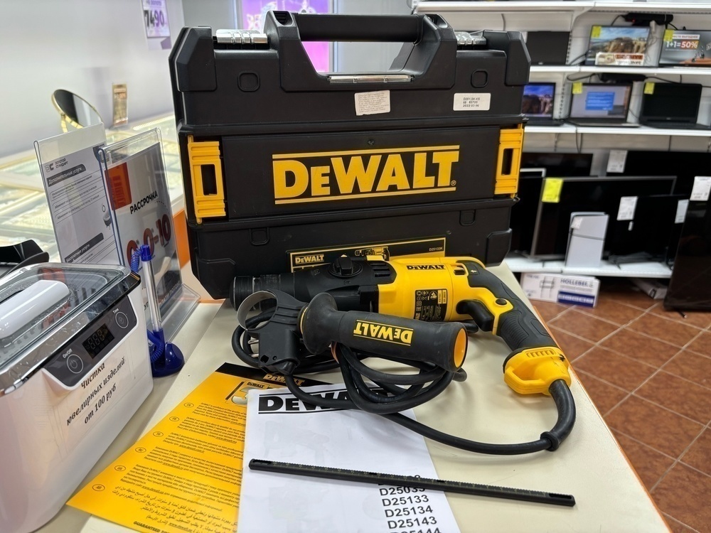 Перфоратор Dewalt D25133