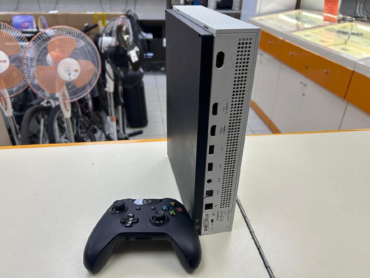 Игровая приставка Xbox One S 1TB Игровая приставка Xbox One S 1TB
