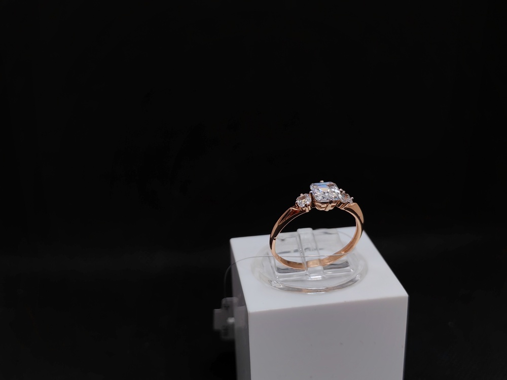 КОЛЬЦО С КАМНЯМИ (Au 585)