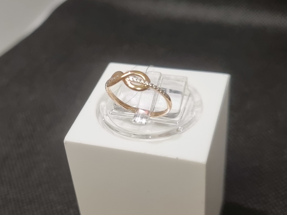 КОЛЬЦО С КАМНЯМИ (Au 585)