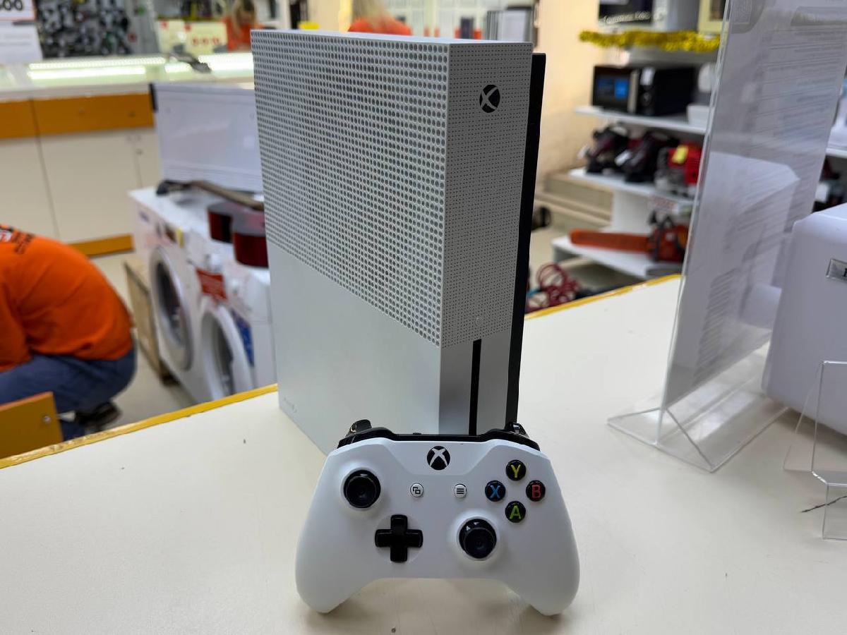 Игровая приставка Xbox One S 1TB Игровая приставка Xbox One S 1TB