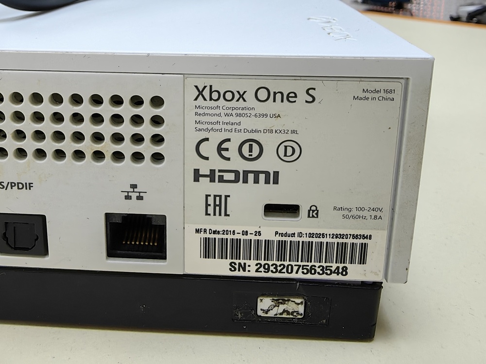 Игровая приставка Xbox One S 500Gb Игровая приставка Xbox One S 500Gb