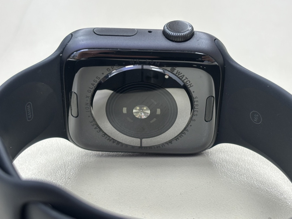 Смарт-часы Apple Watch Series 5 44 мм