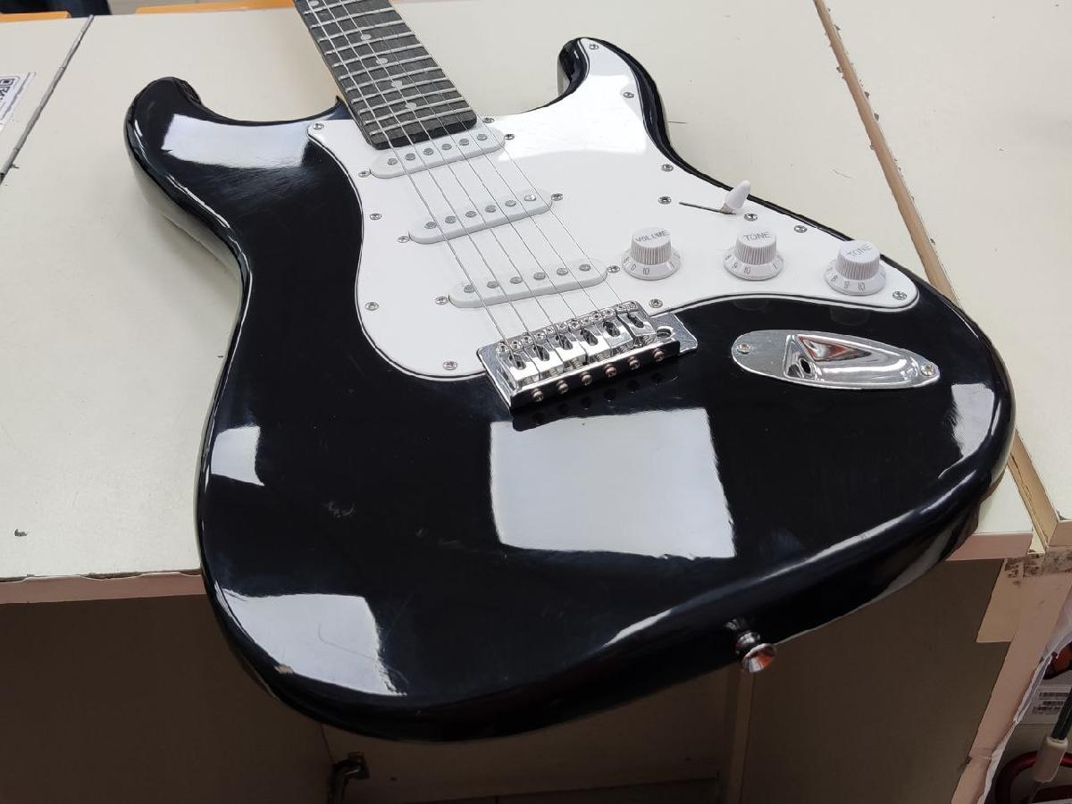 Электрогитара Denn ST100BK