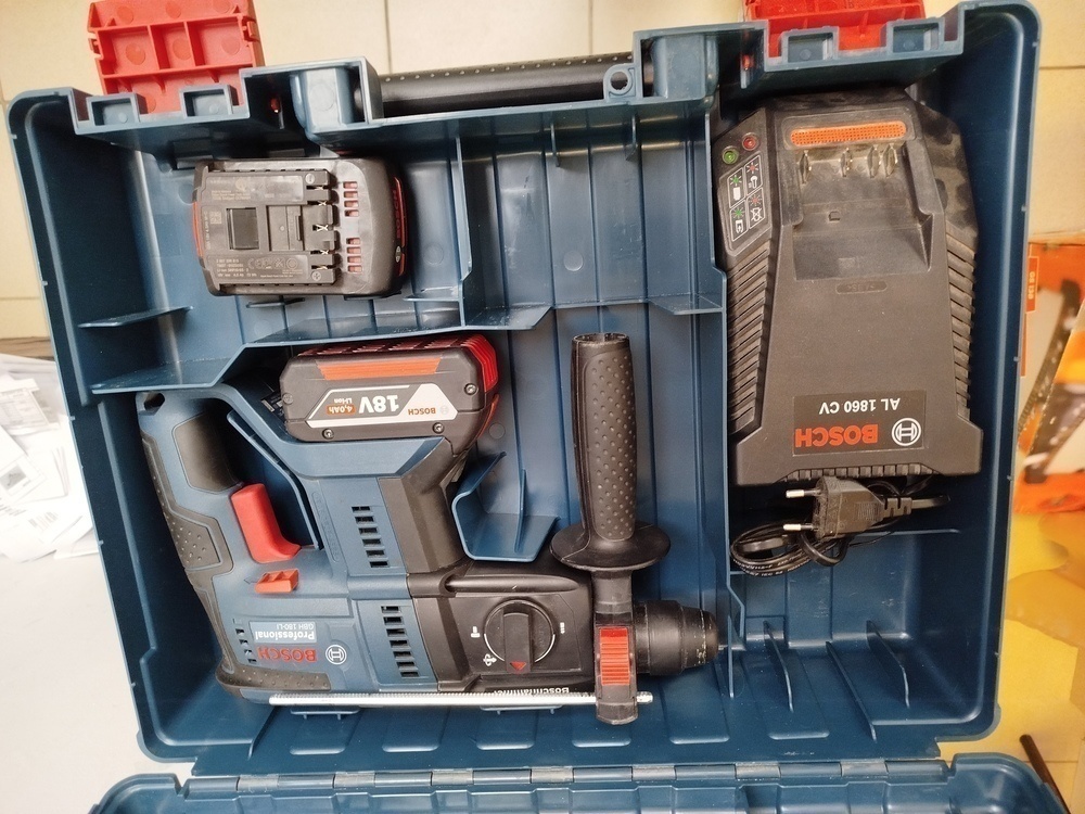 Перфоратор Bosch GBH 180-LI 0611911121;