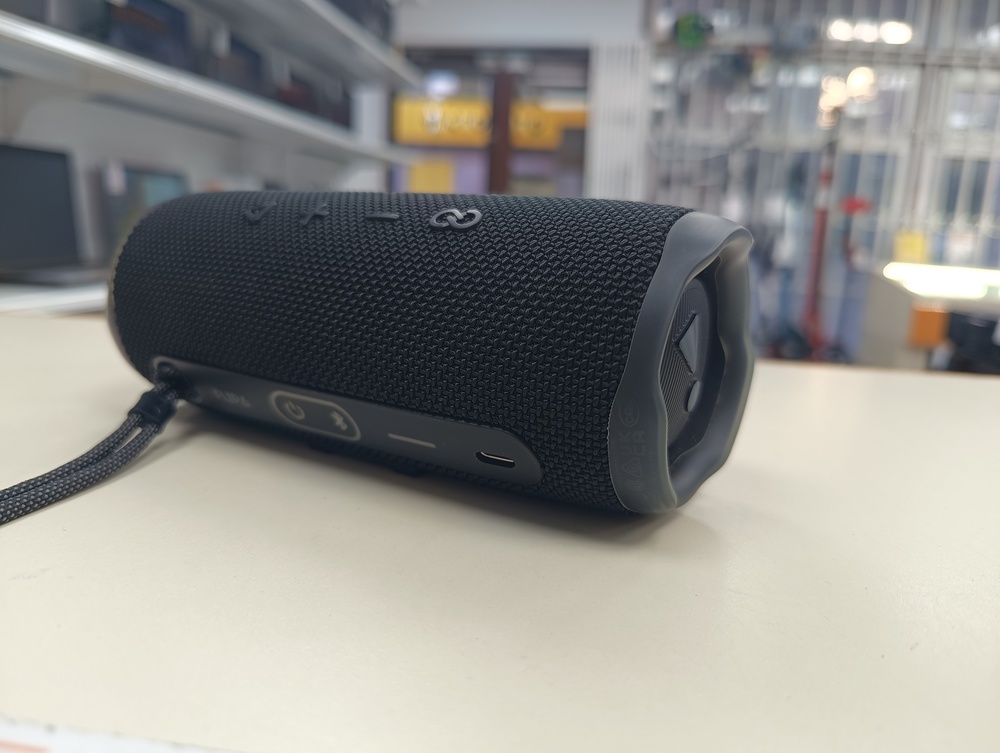 Портативная акустика JBL Flip 6;