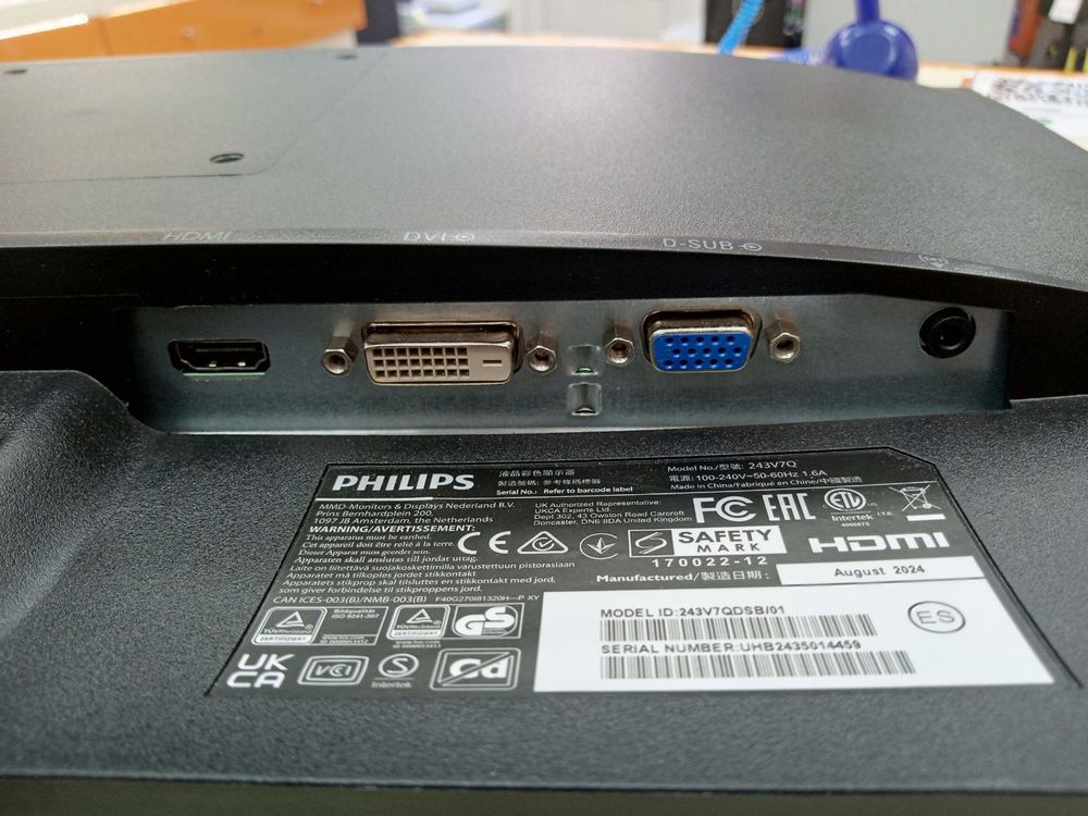 Монитор Philips 243V7Q