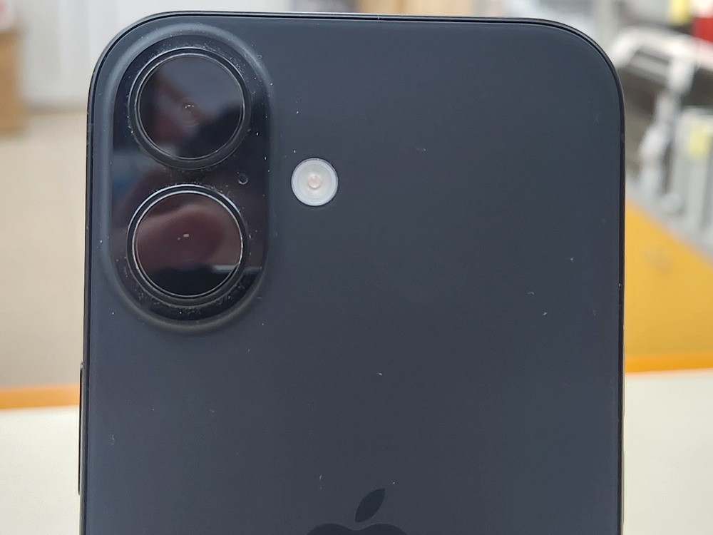 Смартфон Apple Iphone 16 128Gb