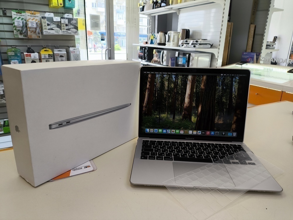 Ноутбук Apple Macbook M1 2337; Apple M1, HD Graphics, 8 Гб, 256 Гб, Нет