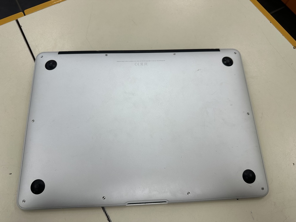 Ноутбук Apple MacBookAir i5-13 дюймов(2017) A1466