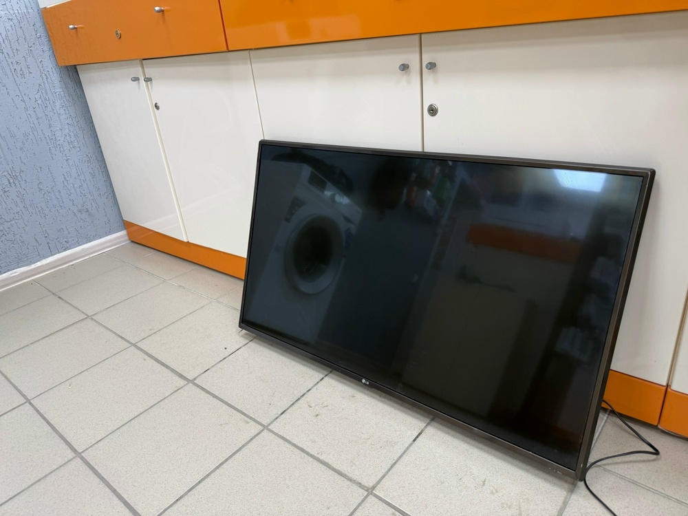 LED Телевизор LG 43LV340C