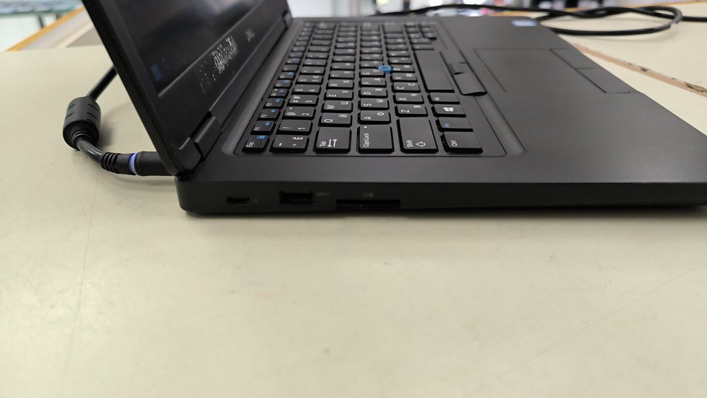 Ноутбук DELL Latitude 5490; Core i5-8350U, Intel UHD Graphics 620, 32 Гб, 256 Гб, Нет