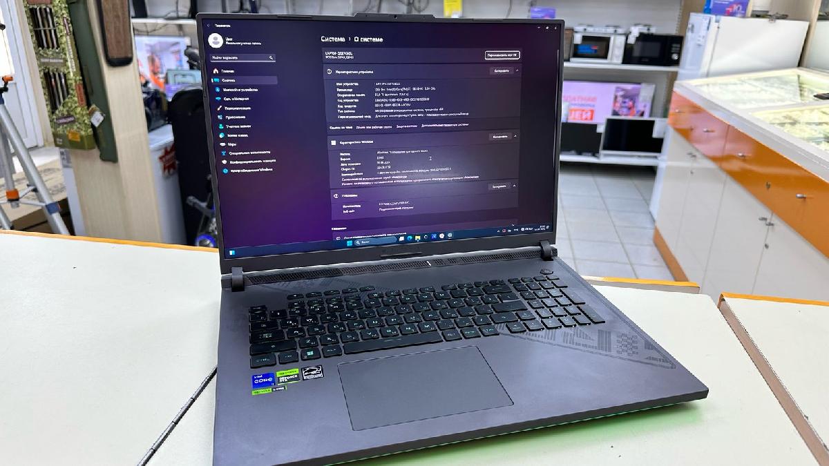 Ноутбук ASUS ROG Strix G18 G814JI; i7-13650HX, GeForce RTX 4070, 32 Гб, 1 Tb, Нет