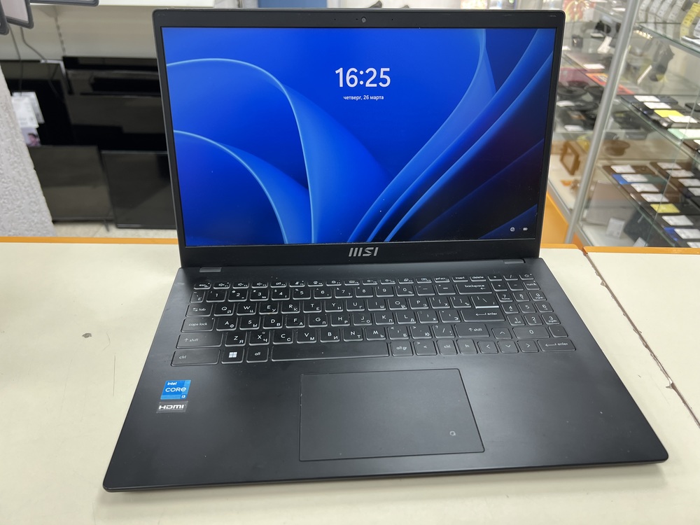 Ноутбук MSI; Core i3-1215U,  Intel(R) Graphics, 8 Гб, 240 Гб, 400 Гб