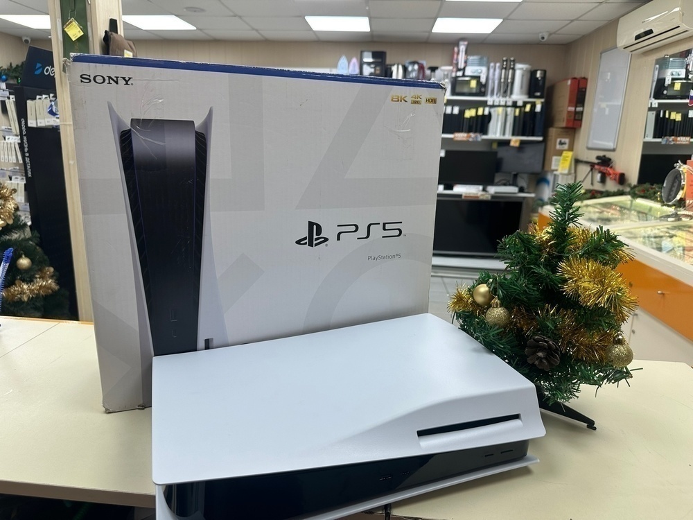 Игровая приставка PlayStation 5 825Gb (С дисководом)