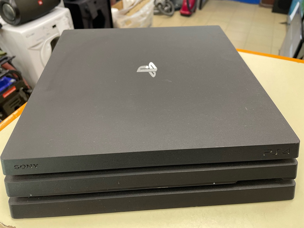 Игровая приставка PlayStation 4 Pro 1Tb