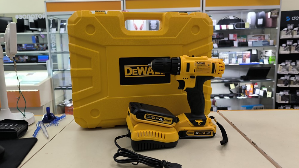 Шуруповерт Dewalt 18V XR;