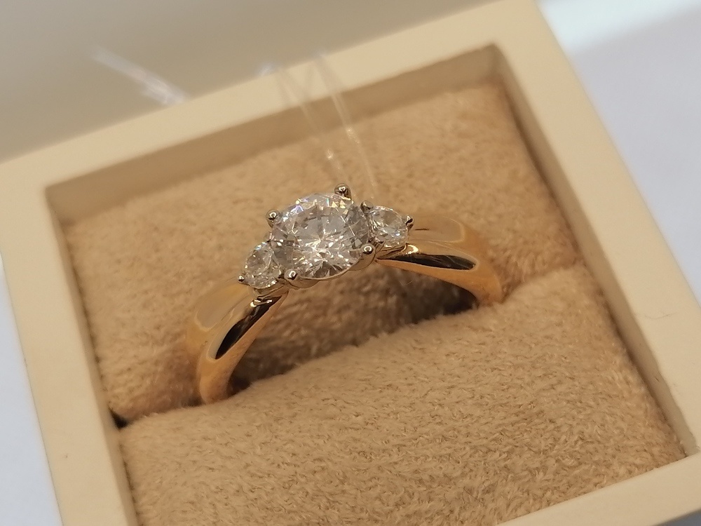 КОЛЬЦО С КАМНЯМИ (Au 585)