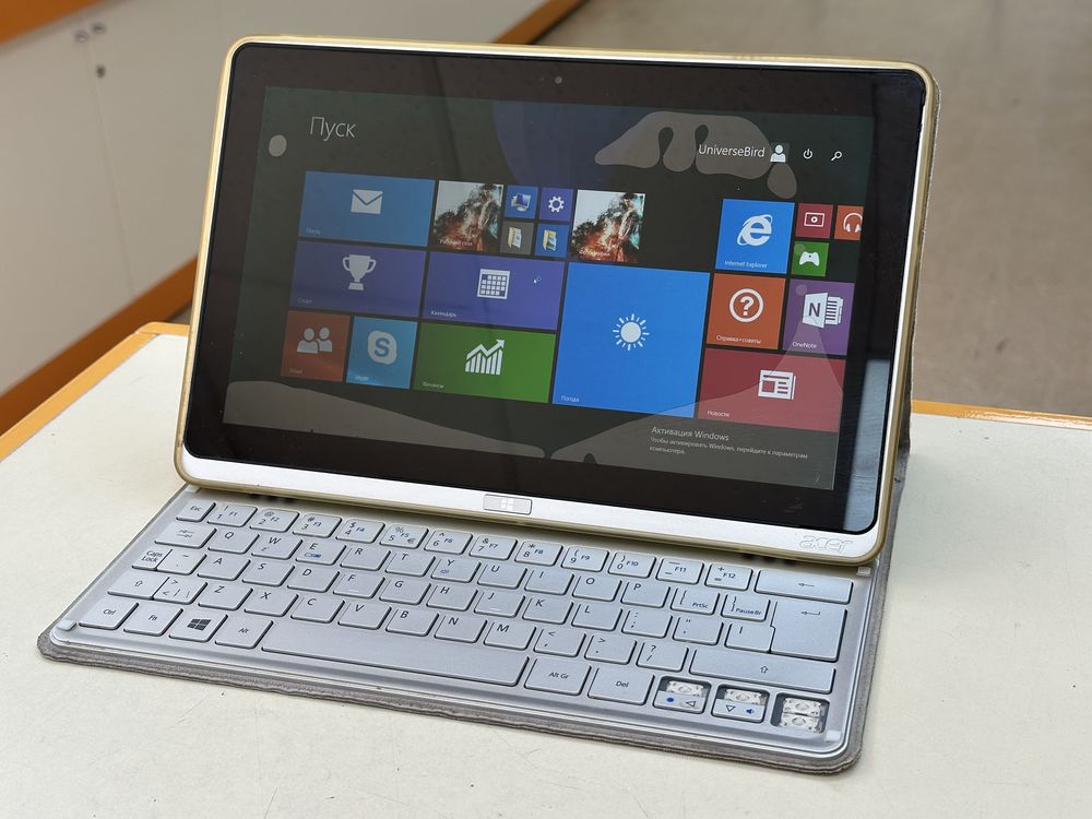 Планшет Acer W700