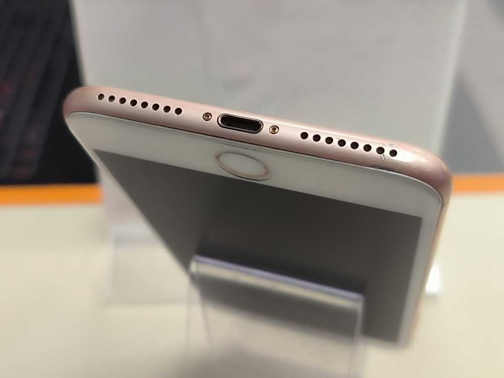 Смартфон Apple iPhone 8 Plus 64Gb