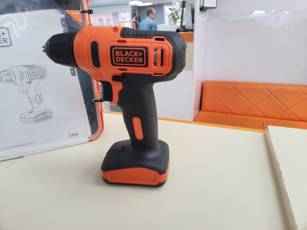 Шуруповерт Black & Decker LD12
