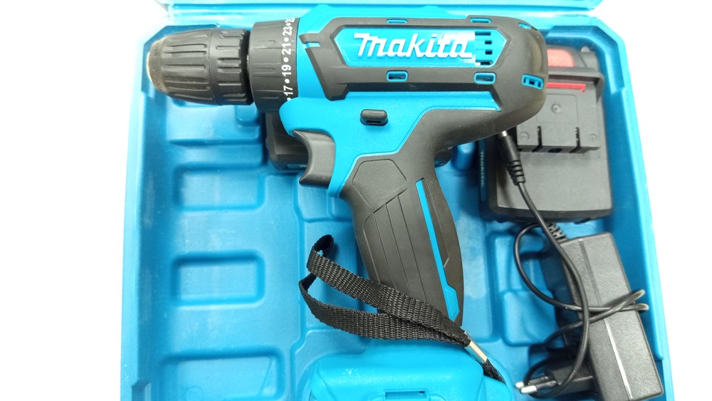 Шуруповерт Makita 6821