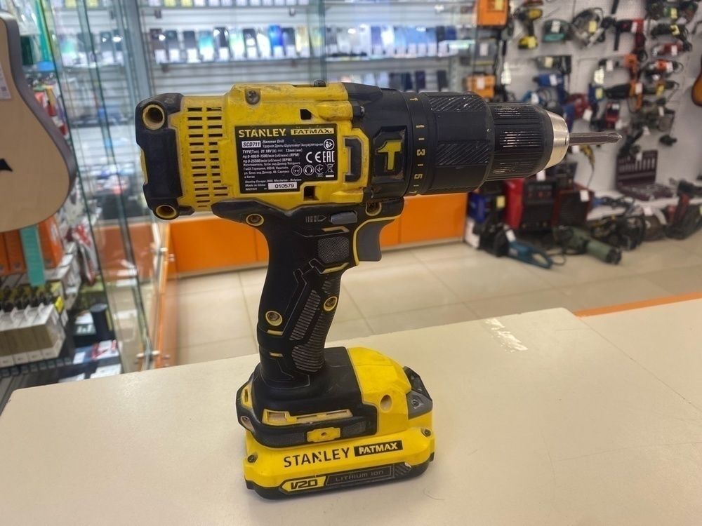 Шуруповерт Stanley FMC011