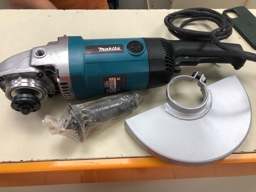 Угловая шлифмашина Makita 9069/230