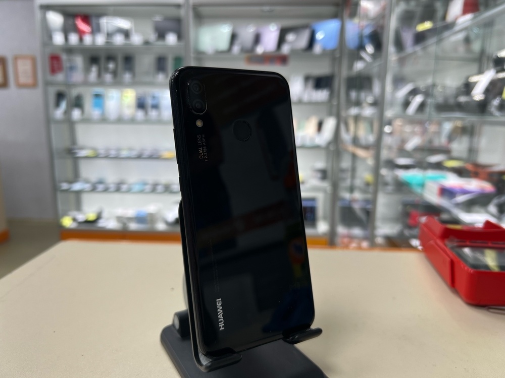 Смартфон Huawei P20 lite