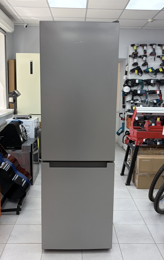 Холодильник Indesit ITS 4180W