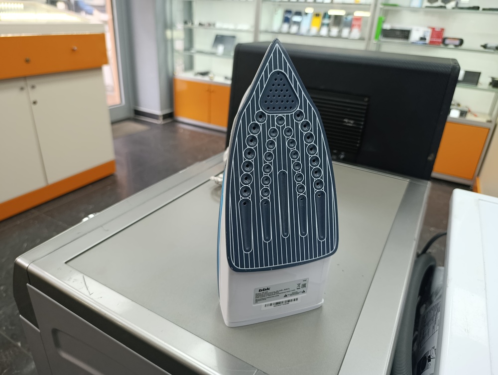 Утюг BBK ISE-2201