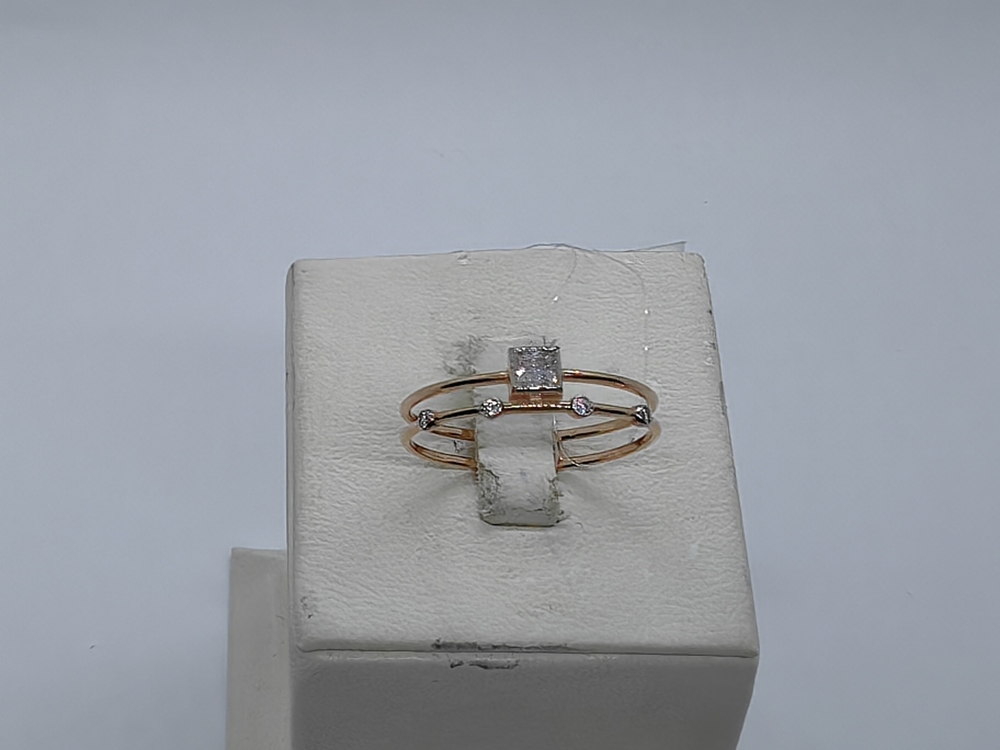 КОЛЬЦО С КАМНЯМИ (Au 585)