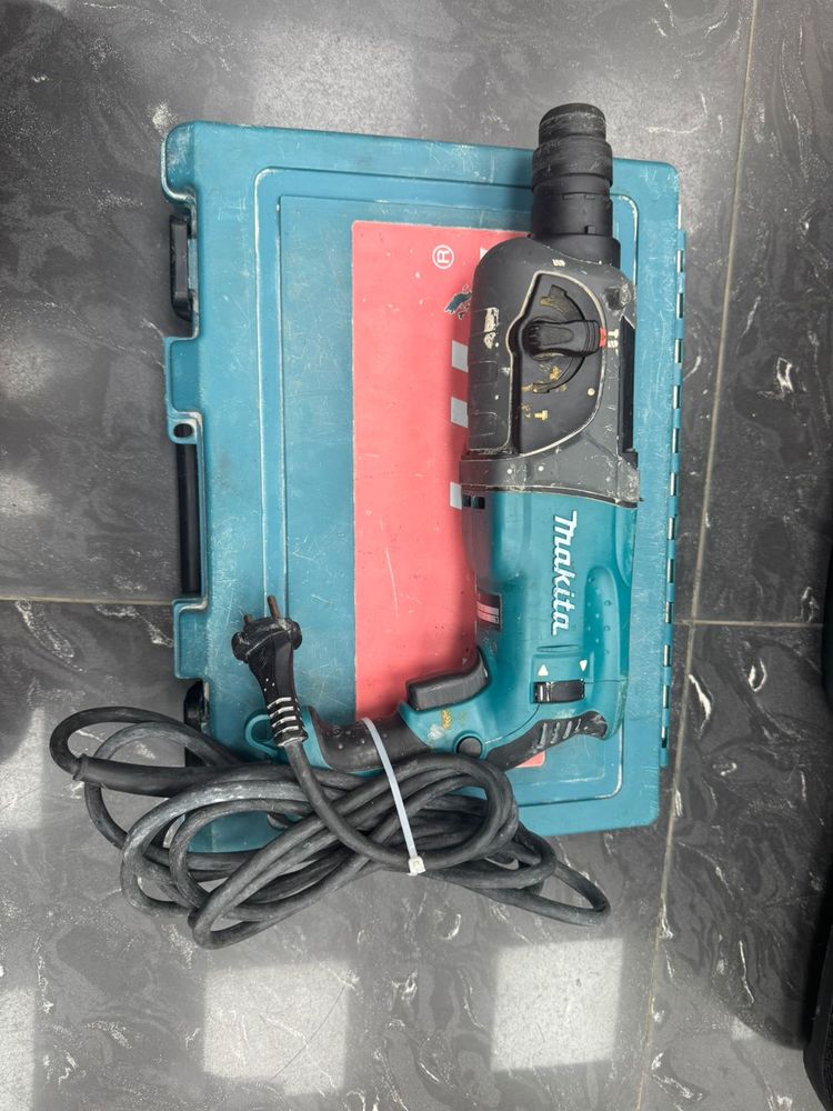 Перфоратор Makita HR 2470
