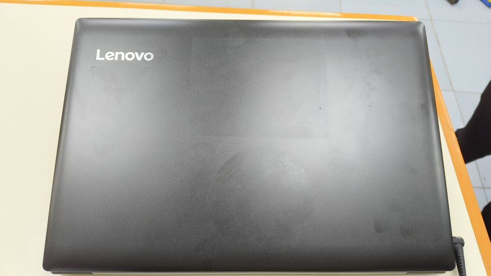 Ноутбук Lenovo 330-15KB; Core i3-7020U, Intel UHD Graphics, 8 Гб, 256 Гб, 1 Tb