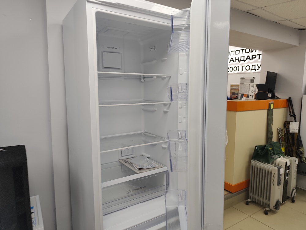 Холодильник Indesit ITS 5200 W