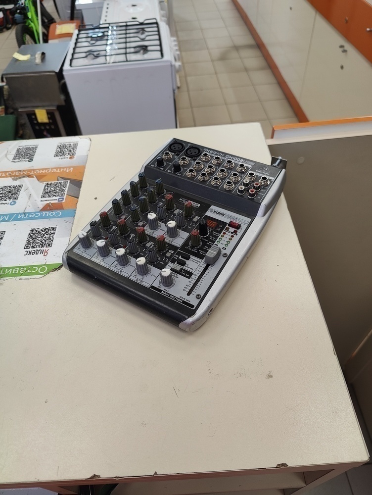 DJ микшер Behringer xenyx qx1002