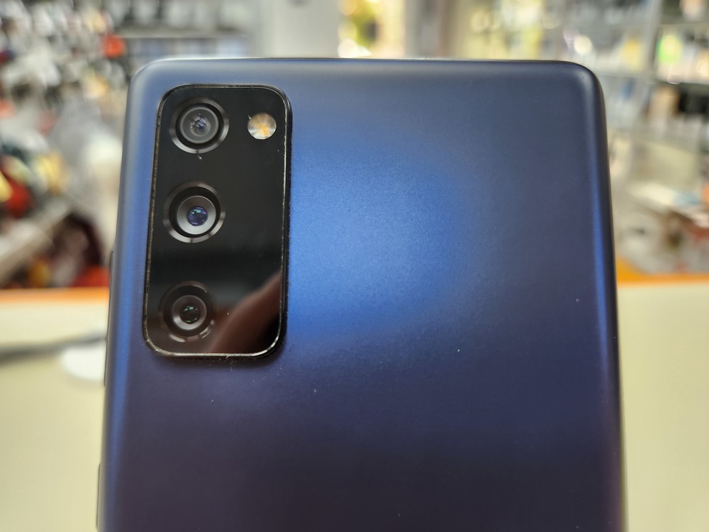 Смартфон Samsung Galaxy S20 FE 6/128