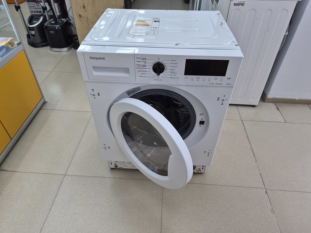 Встраиваемая стиральная машина Hotpoint BI WDHT 8548 V