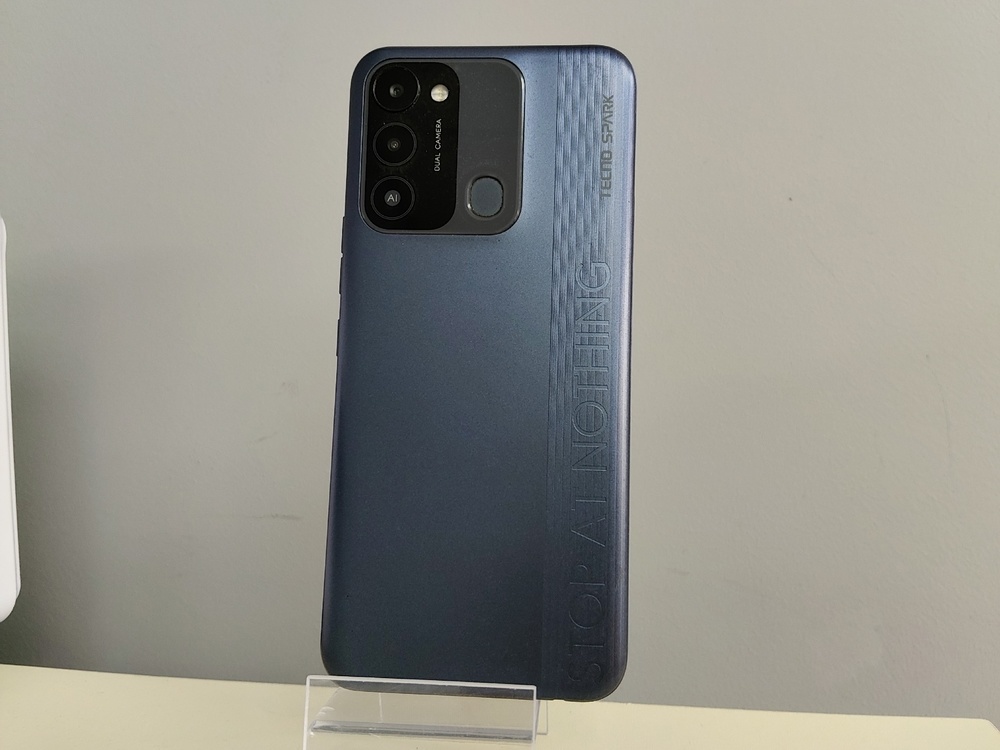 Смартфон Tecno Spark 8C 4/64