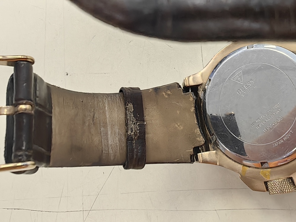 Часы наручные GUESS W0040G3