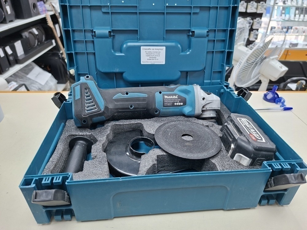 Угловая шлифмашина Makita 118V