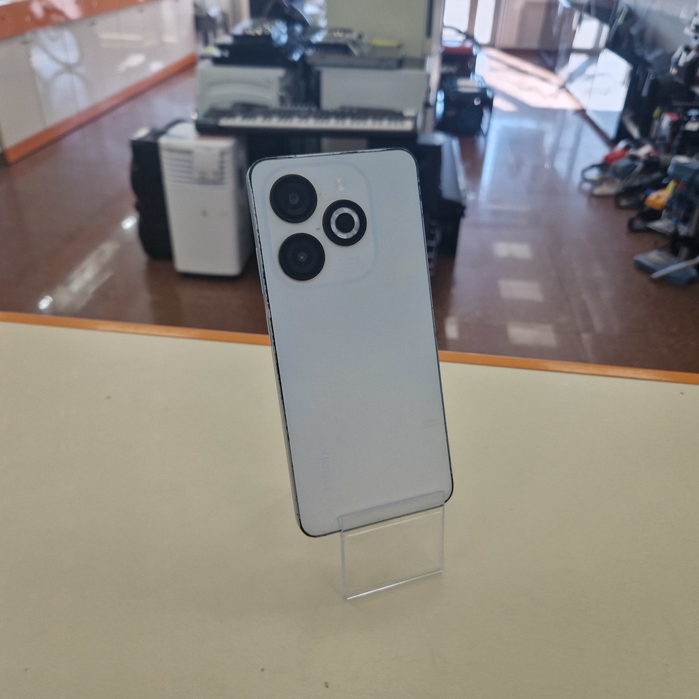 Смартфон Infinix Smart 8 4/128