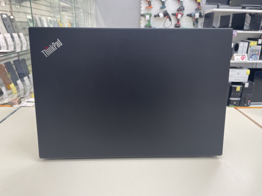 Ноутбук Lenovo; Core i7-8550U, Intel UHD Graphics 620, 16 Гб, 512 GB, Нет