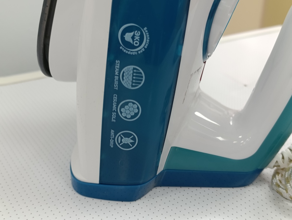 Утюг BBK ISE-2401