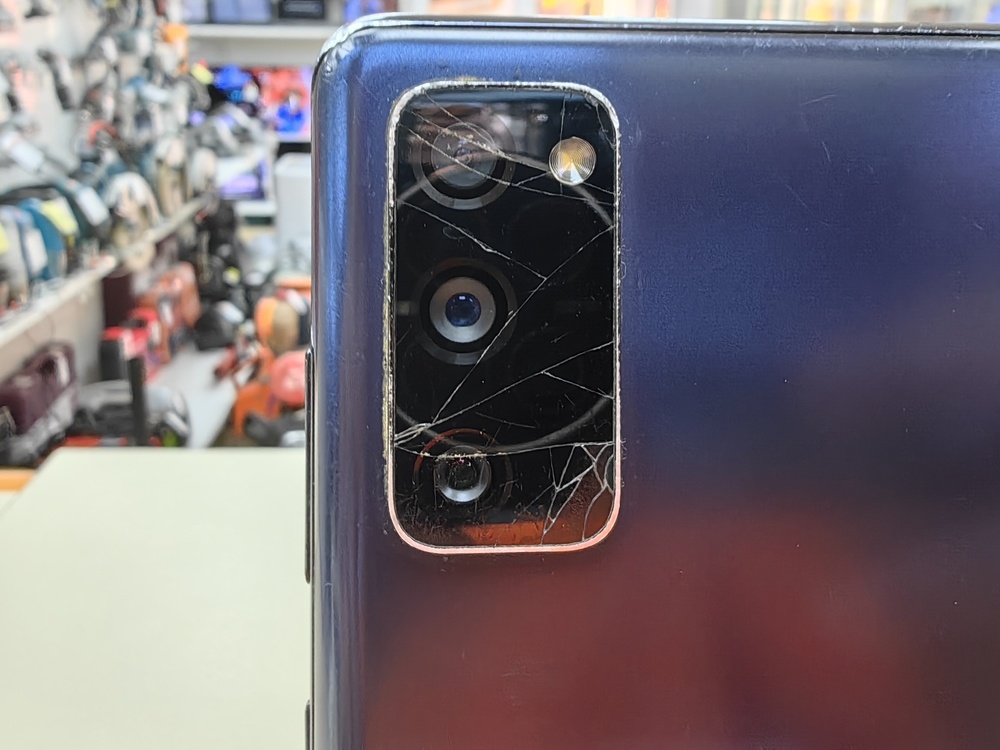 Смартфон Samsung Galaxy S20 FE 6/128